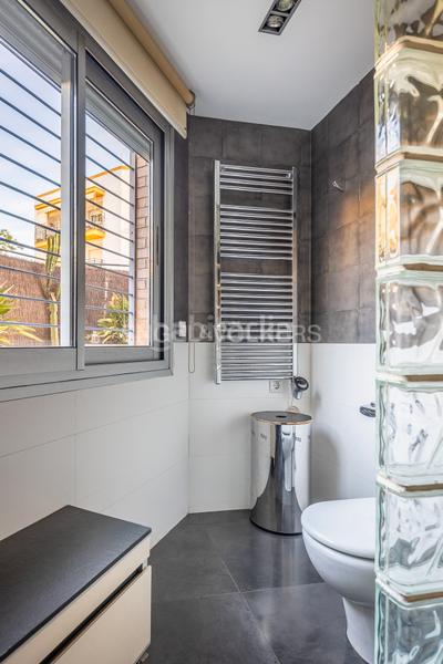 Foto bb94d9f1-0e33-4d71-be8b-503e51f0318c. Apartament amb calefacció aparcament piscina a El Porvenir Sevilla