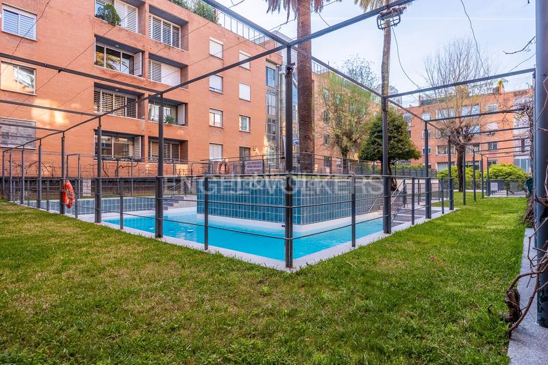 Foto eed25c68-9aaf-4512-92c4-b476670f48bd. Apartament amb calefacció aparcament piscina a El Porvenir Sevilla