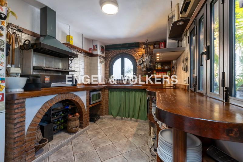 Foto 09eeed22-64f7-4ce8-8af1-5138fd2959b5. Casa  con encanto andaluz, muy luminosa, con terraza al mismo nivel que el salón, techos altos y ascensor en Sevilla