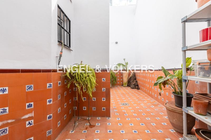 Foto 3d481606-a225-469b-a953-84ab4abe6601. Casa  con encanto andaluz, muy luminosa, con terraza al mismo nivel que el salón, techos altos y ascensor en Sevilla