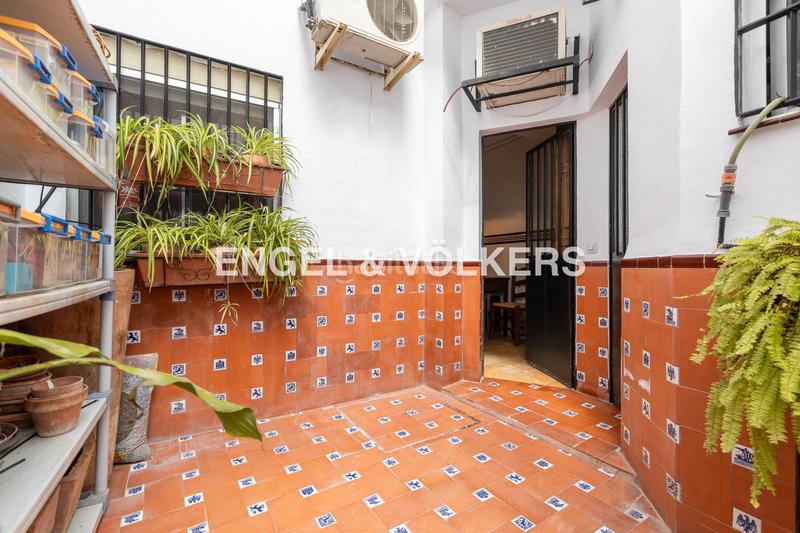 Foto 69beda31-d5e1-4c25-8045-e2c4130a4a1a. Casa  con encanto andaluz, muy luminosa, con terraza al mismo nivel que el salón, techos altos y ascensor en Sevilla