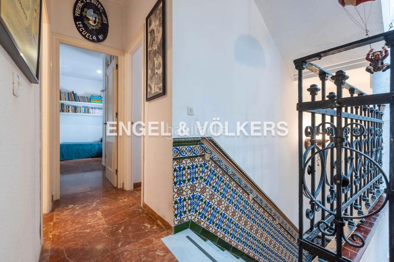 Foto 6f53e8c0-a47d-4ed9-969c-4f2cf84a519a. Casa  con encanto andaluz, muy luminosa, con terraza al mismo nivel que el salón, techos altos y ascensor en Sevilla
