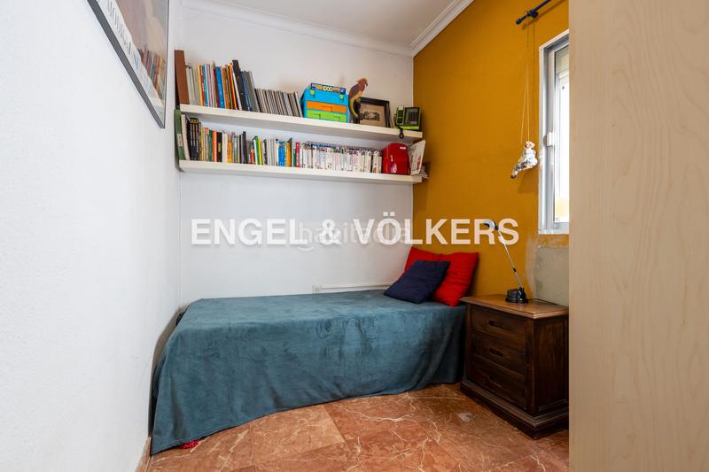 Foto 75f91395-f4e4-4542-a56c-8bc79a249b62. Casa  con encanto andaluz, muy luminosa, con terraza al mismo nivel que el salón, techos altos y ascensor en Sevilla