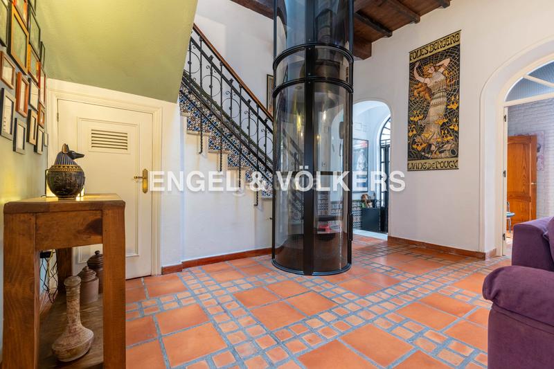 Foto 86f6ef27-843b-4267-a1c8-d3ece0dafc18. Casa  con encanto andaluz, muy luminosa, con terraza al mismo nivel que el salón, techos altos y ascensor en Sevilla