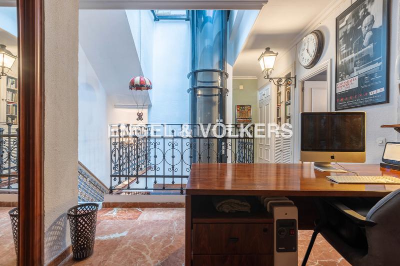 Foto 9d0e002e-c716-4a89-af30-6626ffe10ad8. Casa  con encanto andaluz, muy luminosa, con terraza al mismo nivel que el salón, techos altos y ascensor en Sevilla