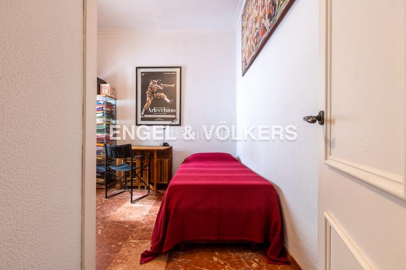 Foto 9ec5582d-3f8f-4f26-9bba-f9fc2304b073. Casa  con encanto andaluz, muy luminosa, con terraza al mismo nivel que el salón, techos altos y ascensor en Sevilla
