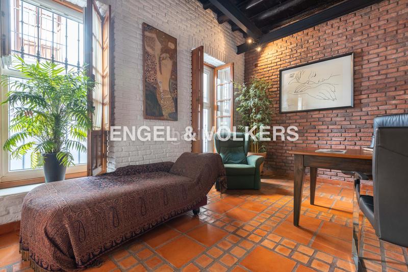 Foto a01fc08e-f3e3-42f2-9990-1e2077266593. Casa  con encanto andaluz, muy luminosa, con terraza al mismo nivel que el salón, techos altos y ascensor en Sevilla