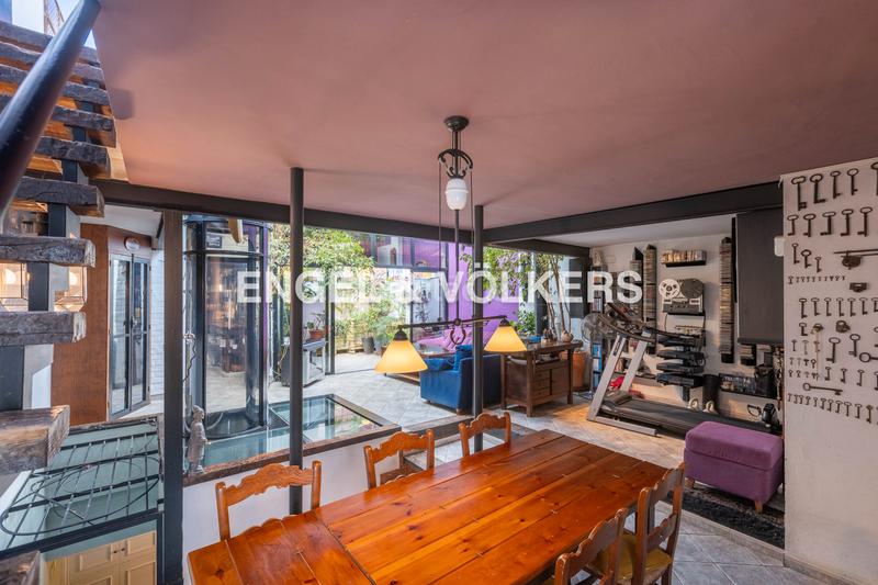 Foto a6c6b9ec-f649-452f-977a-db8437bf0c09. Casa  con encanto andaluz, muy luminosa, con terraza al mismo nivel que el salón, techos altos y ascensor en Sevilla