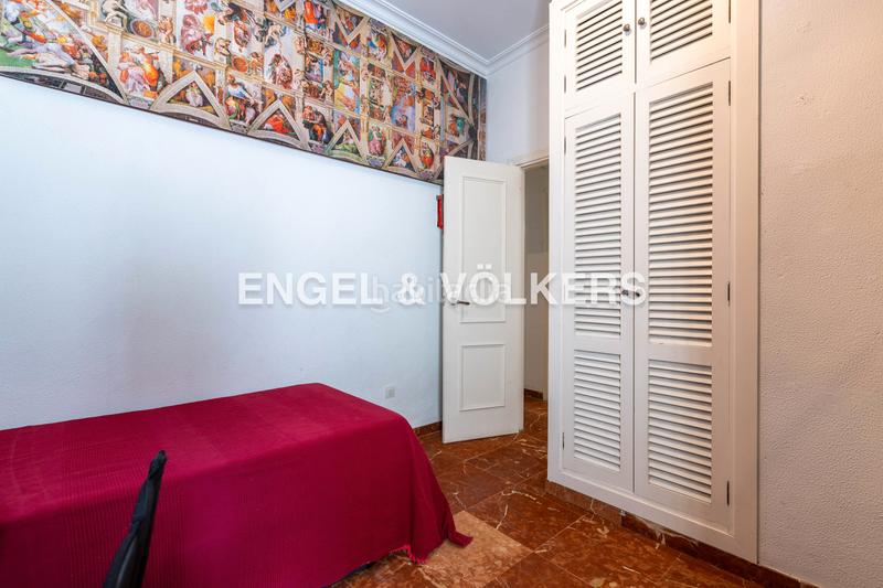 Foto b412a33f-e629-44d3-b3c6-36a41219dc55. Casa  con encanto andaluz, muy luminosa, con terraza al mismo nivel que el salón, techos altos y ascensor en Sevilla
