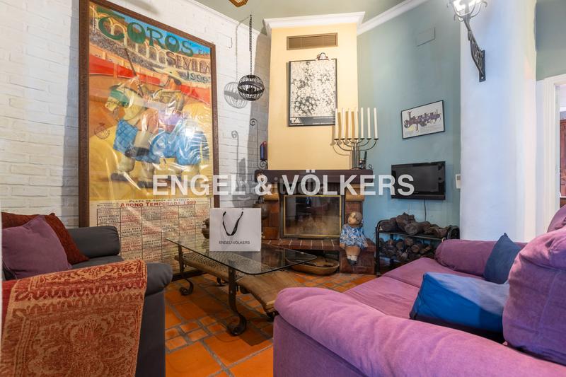 Foto dcfd9237-d097-4eef-9cfd-945a0ad0bee2. Casa  con encanto andaluz, muy luminosa, con terraza al mismo nivel que el salón, techos altos y ascensor en Sevilla