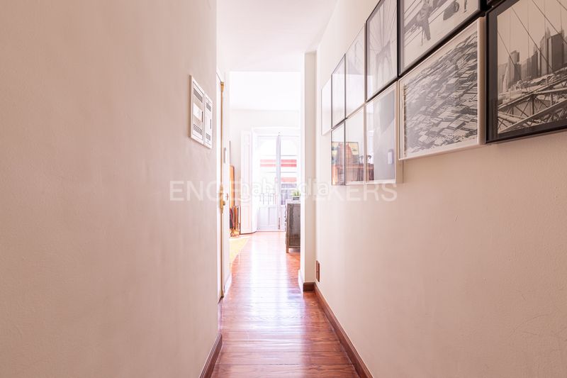 Foto 37f02889-aa2b-430e-a161-39a61e09b8d8. Ático exclusivo ático dúplex en edificio emblemático con ascensor, techos altos, balcones y vistas icónicas de la ciudad en Sevilla