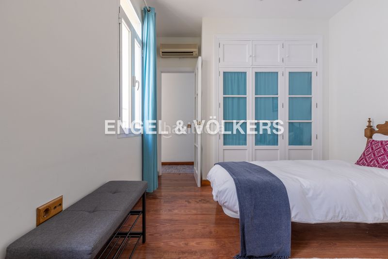 Foto 9c80f147-539e-4592-97f2-f98eb65ae7eb. Ático exclusivo ático dúplex en edificio emblemático con ascensor, techos altos, balcones y vistas icónicas de la ciudad en Sevilla