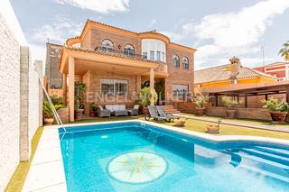 Maison à Consolación. Exclusivo chalet con piscina y amplias comodidades en una ubicac