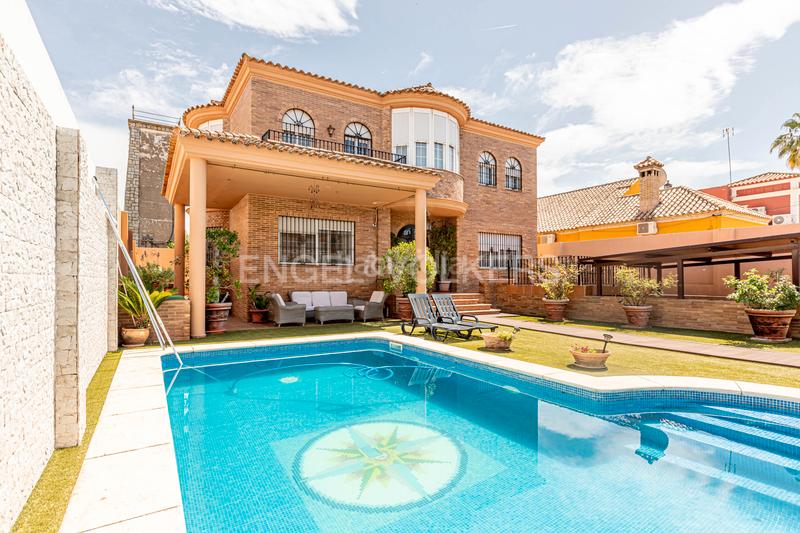 Foto 60abe1fa-8c20-423a-85e7-e73def37b847. Casa amb calefacció aparcament piscina a Consolación Utrera