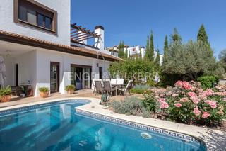Casa a Las Pajanosas. Palmeras, golf, relax y buganvillas