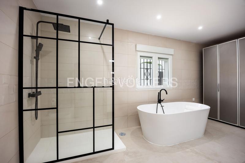 Foto 24eeffac-2b89-48a2-b888-9b9e78a26972. Casa con riscaldamento parcheggio piscina in Las Lagunas - Campano Chiclana de la Frontera