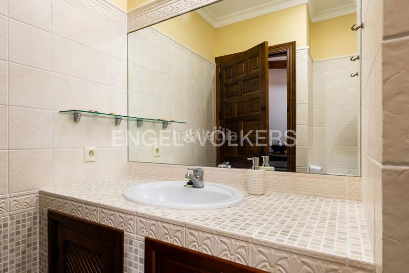 Foto 8d077123-f09a-4742-83dc-d3c9bcb80630. Casa con riscaldamento parcheggio piscina in Las Lagunas - Campano Chiclana de la Frontera