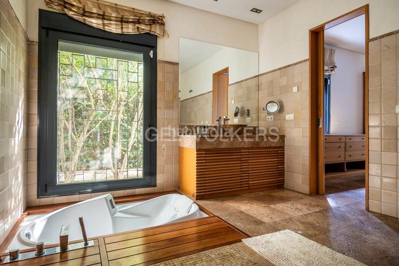 Foto 6ed67a69-3b59-4809-bc3e-3bb6f4e01310. Casa exclusivo oasis de lujo con piscina privada , sevilla en Gelves