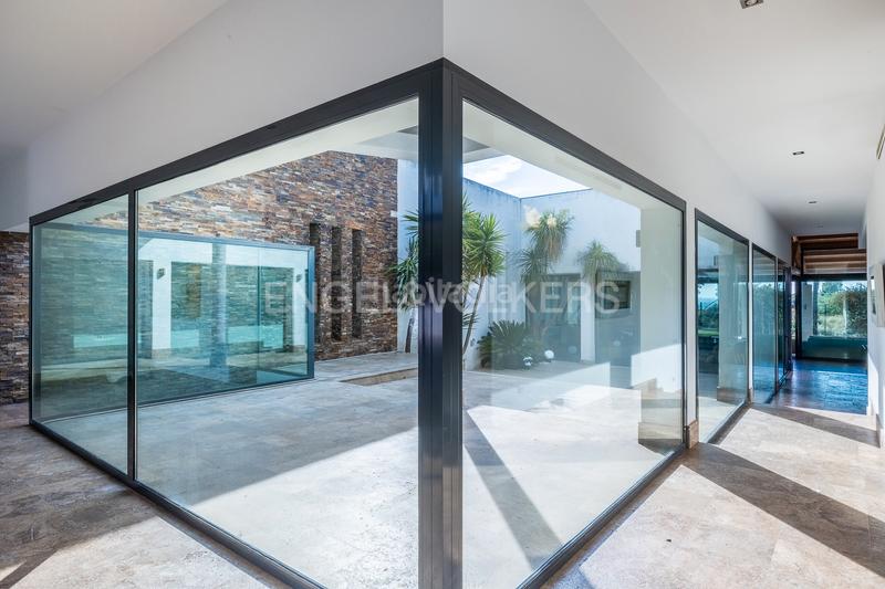Foto adeca2c1-ebcd-4a01-a447-f92e2ad4ecf8. Casa exclusivo oasis de lujo con piscina privada , sevilla en Gelves
