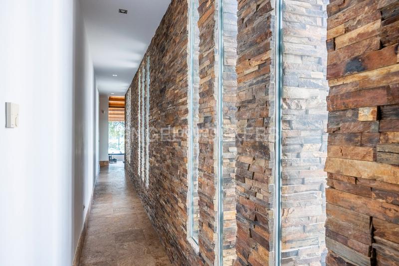 Foto b729ee6c-b1a4-4e1f-a118-02aaa65c0f07. Casa exclusivo oasis de lujo con piscina privada , sevilla en Gelves