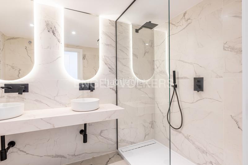 Foto 652e80e3-8661-4121-813a-862c90a2b7c0. Apartamento piso reformado a estrenar en el corazón de triana en Sevilla
