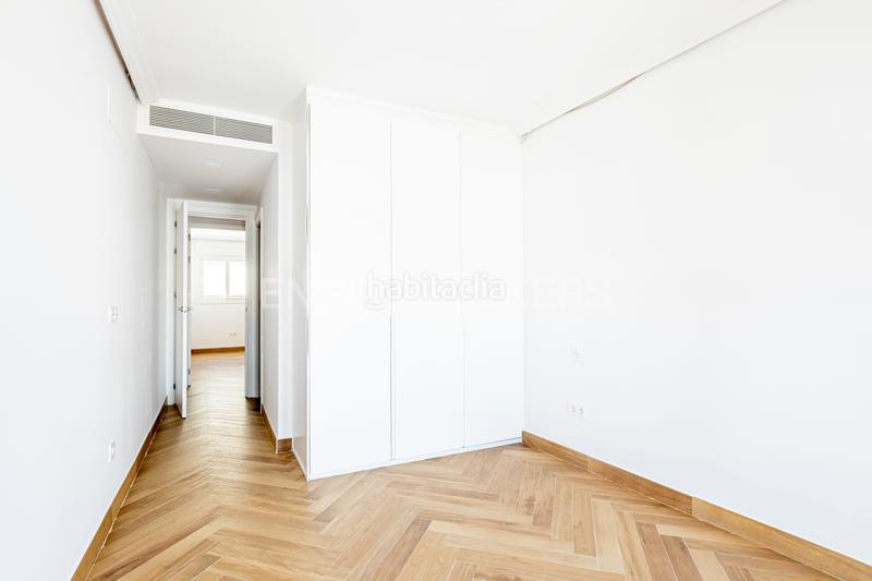 Foto e07b983c-292b-404d-b1e3-d8e6802cf420. Apartamento piso reformado a estrenar en el corazón de triana en Sevilla