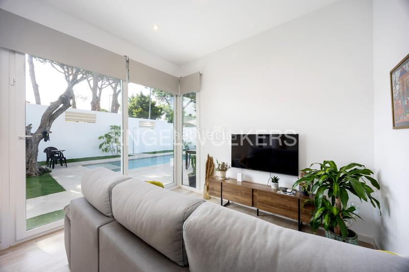 Foto f0077da2-d921-4f60-9e91-ee6c02536e61. Rent house with heating parking pool in Los Gallos Chiclana de la Frontera