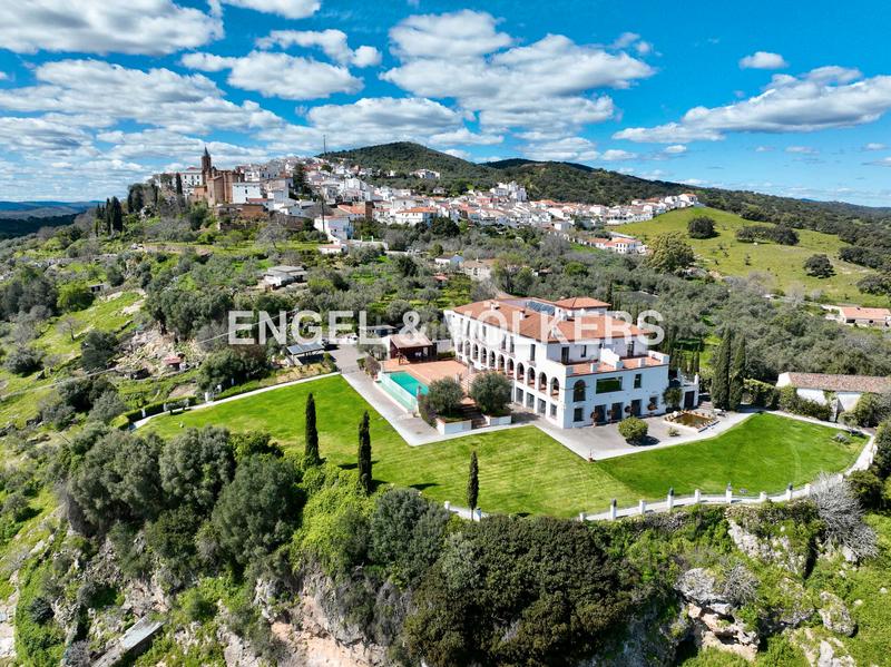 Foto b9095085-3efd-46c8-bc0d-478da24b4a59. Casa inversión con alma casa única con potencial residencial y turístico. en Zufre