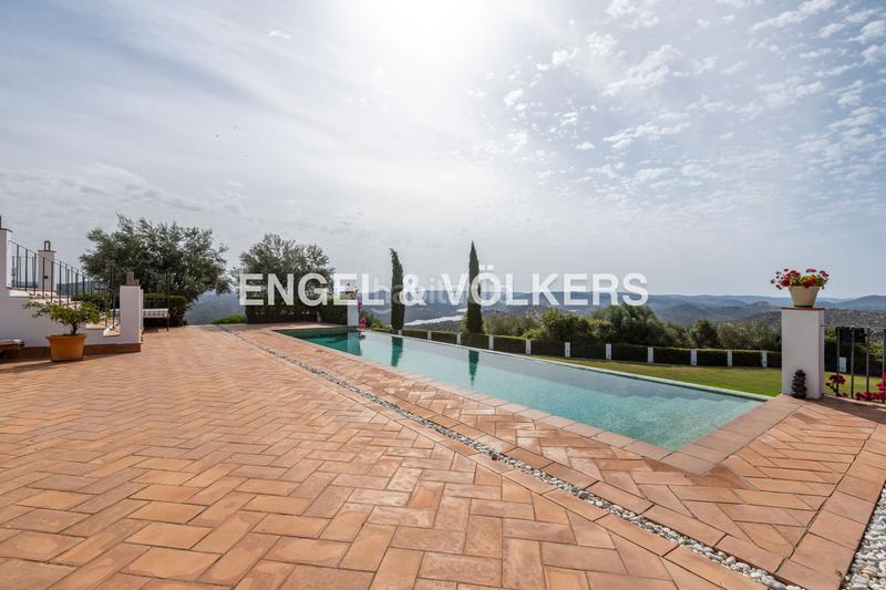 Foto d1e7e2d7-c6bc-4776-ba0b-e8542352df4c. Casa inversión con alma casa única con potencial residencial y turístico. en Zufre
