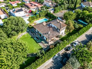 Maison à Valencina de la Concepción. Oportunidad de inversión. parcela urbana segregable.exquisita ca