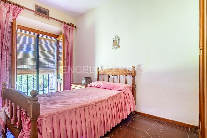 Foto 1097966d-edf9-4a83-b2eb-0aef9fa2fbcd. Casa amb calefacció piscina a Valencina de la Concepción