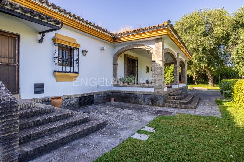 Foto 1c2981d5-1728-4c08-a177-5adc0cea3cc1. Casa amb calefacció piscina a Valencina de la Concepción