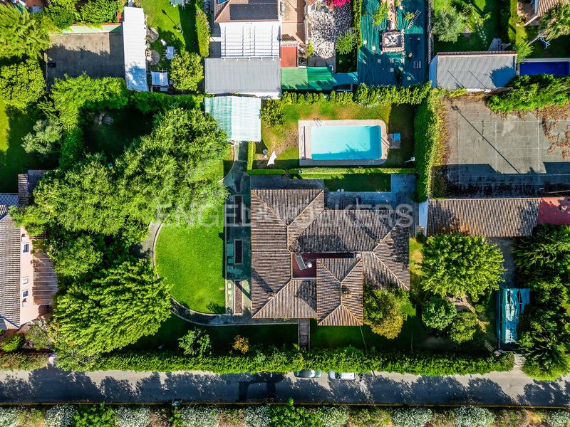 Foto 305658ab-50cd-4ad9-a3aa-d32a580f042d. Casa amb calefacció piscina a Valencina de la Concepción