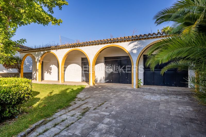 Foto 370aae32-ccd2-404e-b482-454654409df2. Casa amb calefacció piscina a Valencina de la Concepción