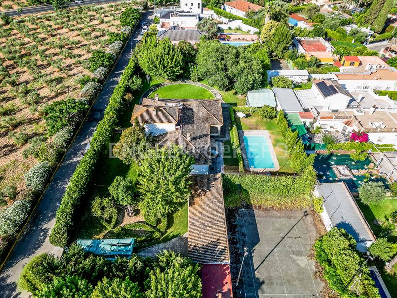 Foto 6b29e47e-cd49-4fa2-9f68-fd07c9d29f80. Casa amb calefacció piscina a Valencina de la Concepción