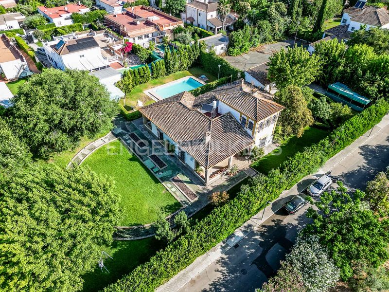 Foto 9a15b254-6d0b-49d3-a363-04912238d1ee. Casa amb calefacció piscina a Valencina de la Concepción