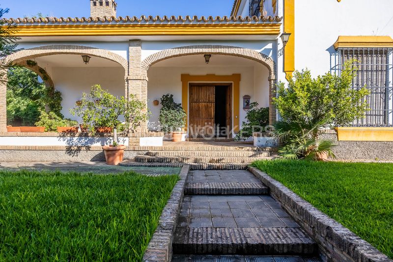 Foto 9bd56536-cdf9-4150-8b74-c568077d4c60. Casa amb calefacció piscina a Valencina de la Concepción