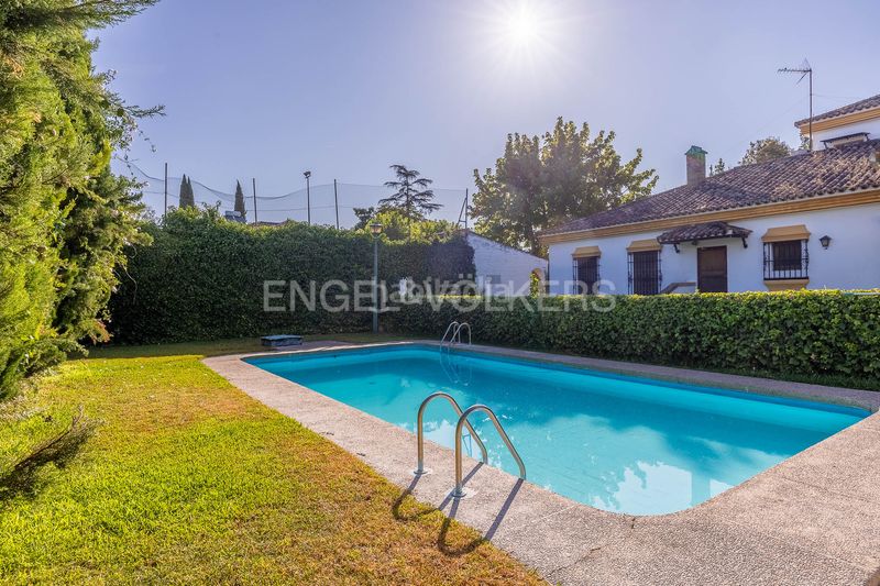 Foto ad50dd8d-a795-4bd0-9e39-8b08bff4e5d6. Casa amb calefacció piscina a Valencina de la Concepción