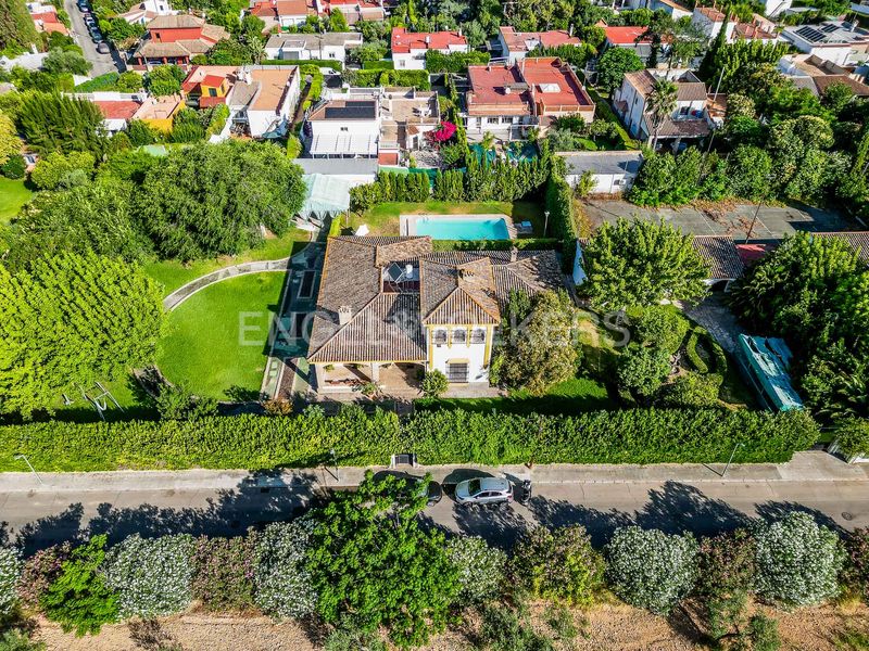 Foto bd00a29b-d5c5-4ef9-ab80-58bf4fcbff75. Casa amb calefacció piscina a Valencina de la Concepción
