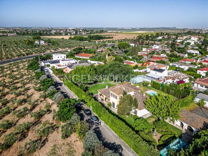 Foto bdebb019-5760-4180-a367-b8c5947c195d. Casa amb calefacció piscina a Valencina de la Concepción