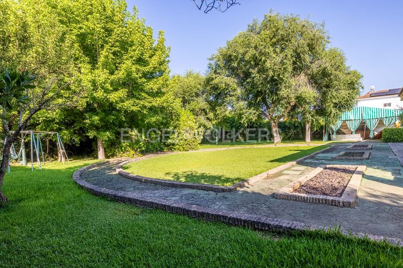 Foto c235334f-dff3-4926-b007-4594e54222dd. Casa amb calefacció piscina a Valencina de la Concepción