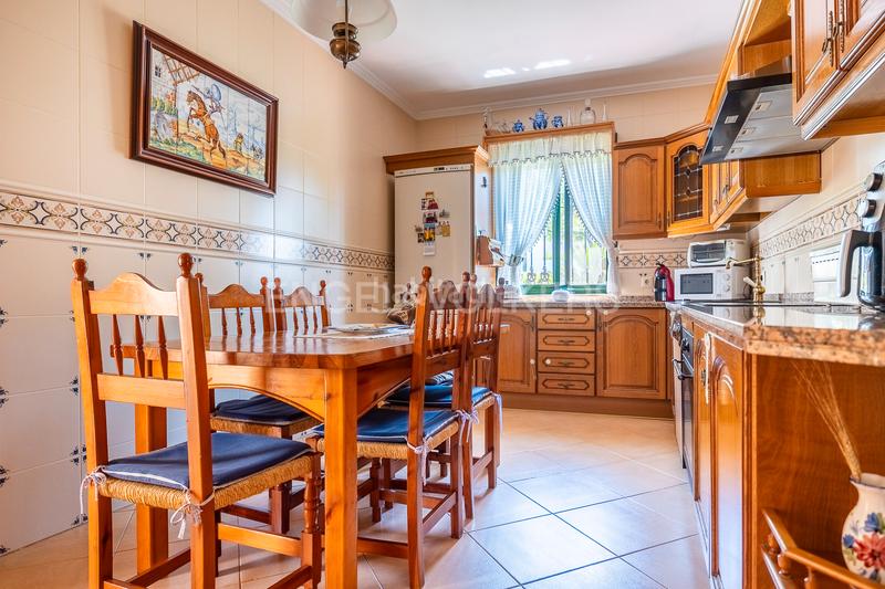 Foto 3345fbdf-bde2-409f-a869-f138acb71863. Haus mit heizung in cerros de Montequinto Montequinto