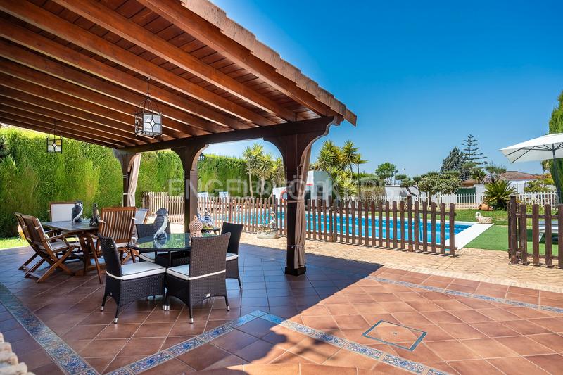 Foto 412c0c11-1031-4e58-a949-e304172fd334. Haus mit heizung in cerros de Montequinto Montequinto