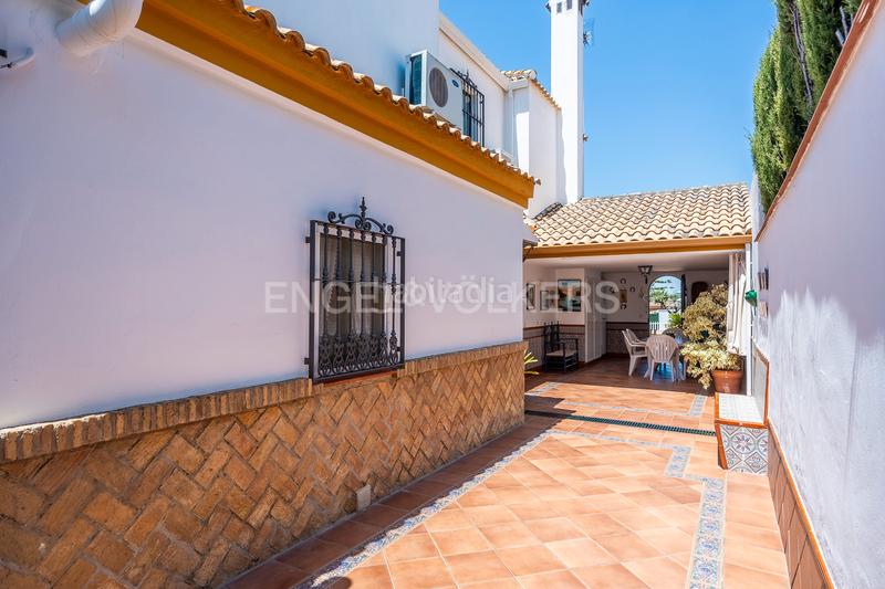 Foto 5fcd349b-6c36-442c-bdc9-84e0f77fc945. Haus mit heizung in cerros de Montequinto Montequinto