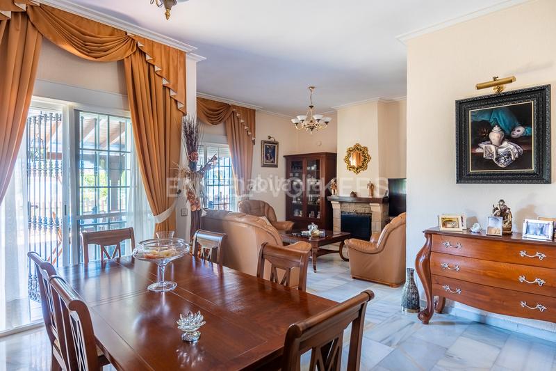 Foto 62332c84-fbc4-4723-bd1e-204cb7ba9823. Haus mit heizung in cerros de Montequinto Montequinto