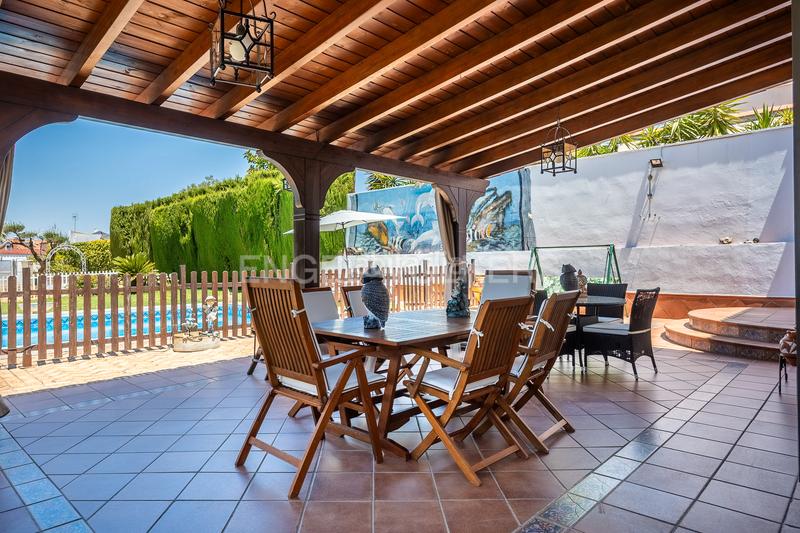 Foto 6853003f-f5c8-4a4e-8470-9b8673d84b92. Haus mit heizung in cerros de Montequinto Montequinto