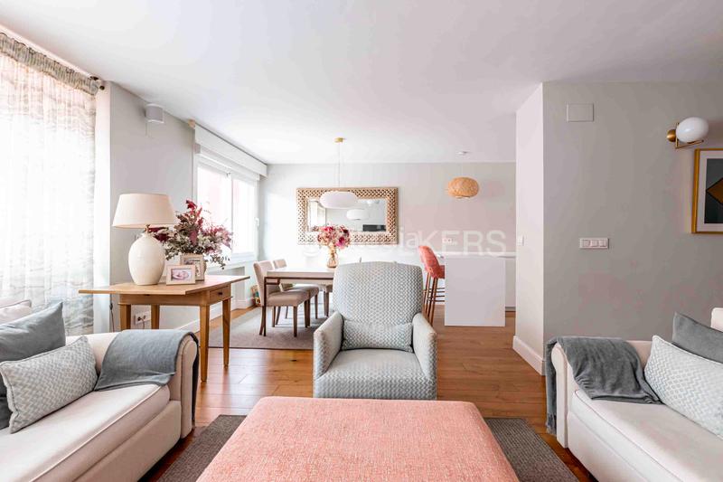 Foto 134d9dfe-d171-4e8c-b952-746c61bcf2a0. Ático  de lujo totalmente reformado con terraza, garaje y trastero junto al parque de maría luisa y plaza de españa, en el porvenir en Sevilla