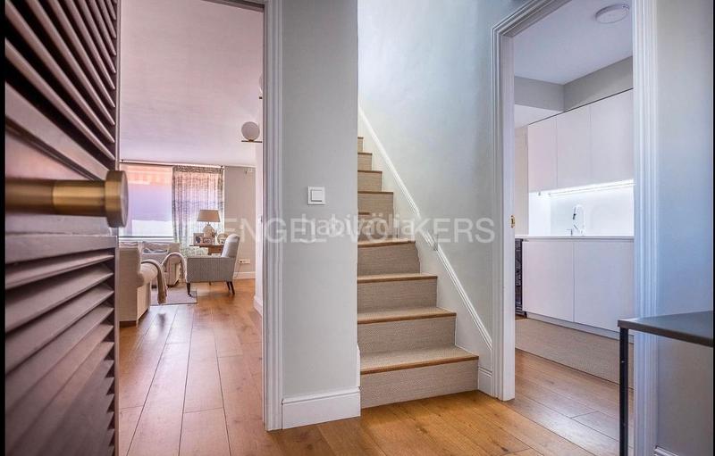 Foto 14934f13-a856-42a9-814a-bc120dd76bc7. Ático  de lujo totalmente reformado con terraza, garaje y trastero junto al parque de maría luisa y plaza de españa, en el porvenir en Sevilla