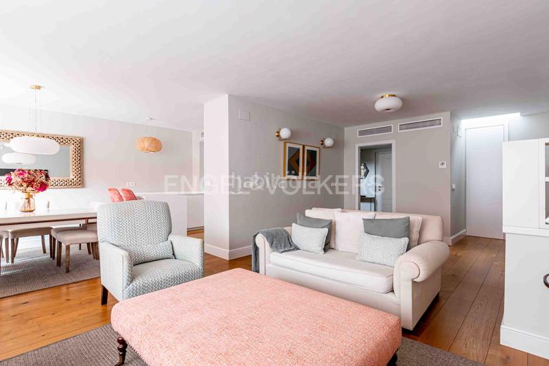 Foto 394ffb27-4047-44ca-bd60-9d8092f4e2a2. Ático  de lujo totalmente reformado con terraza, garaje y trastero junto al parque de maría luisa y plaza de españa, en el porvenir en Sevilla