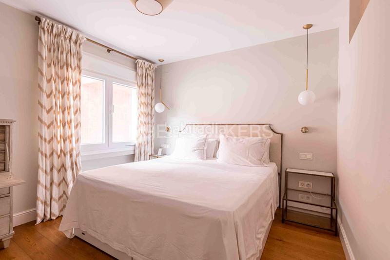 Foto 4f8a8d12-b3d5-4698-a366-38148c086afc. Ático  de lujo totalmente reformado con terraza, garaje y trastero junto al parque de maría luisa y plaza de españa, en el porvenir en Sevilla